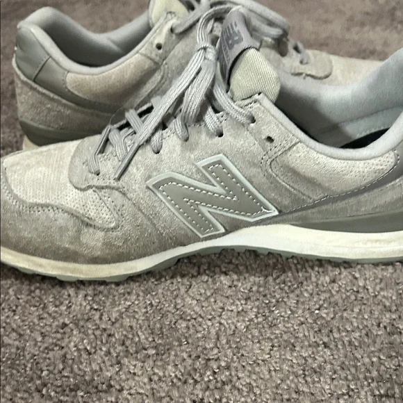 New Balance Women’s Light Gray Sneakers - Picture 4 of 4